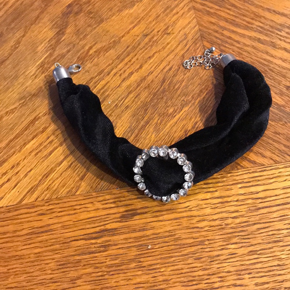 Velvet choker